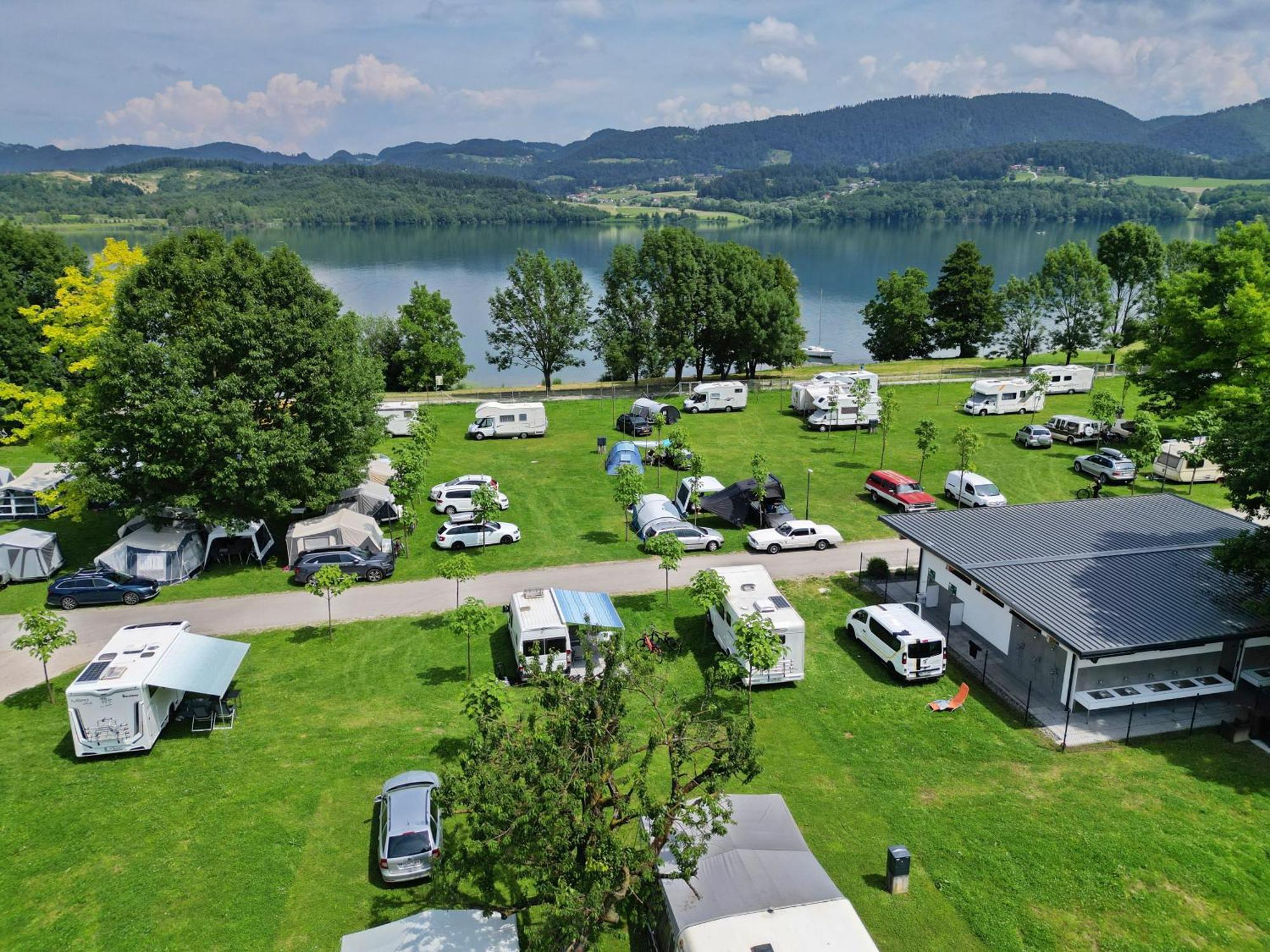ホテル Camp ヴェレニエ エクステリア 写真